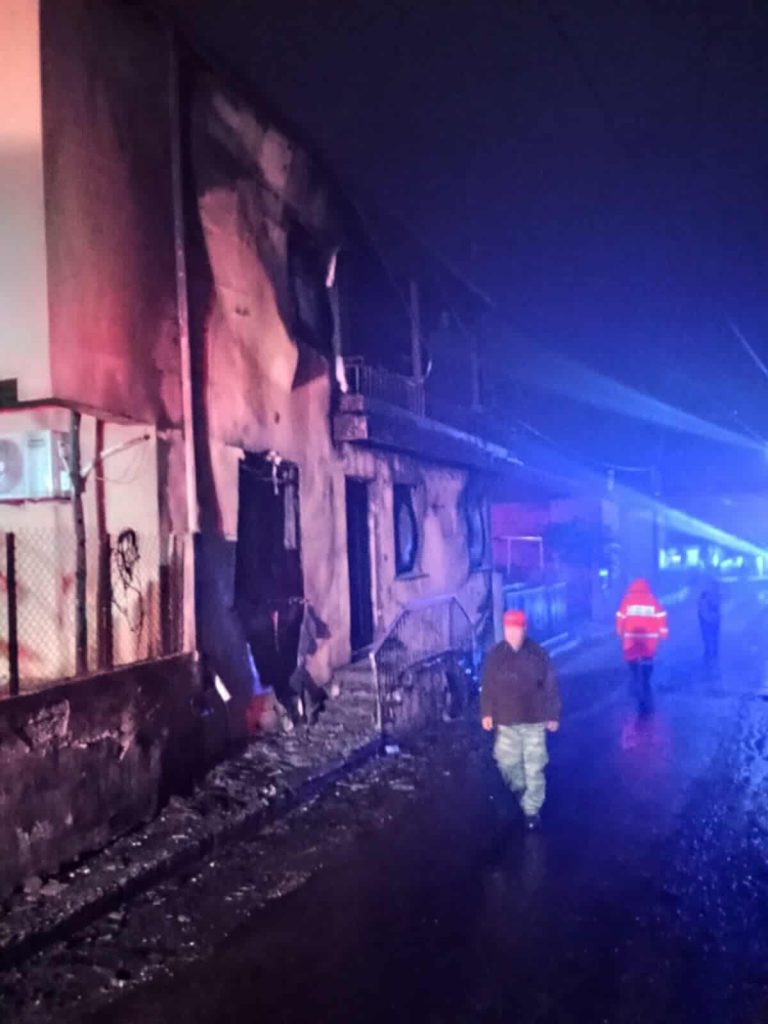 Διδυμότειχο: Σε εξέλιξη η επιχείρηση κατάσβεσης της πυρκαγιάς σε αποθήκη στο χωριό Κυανή