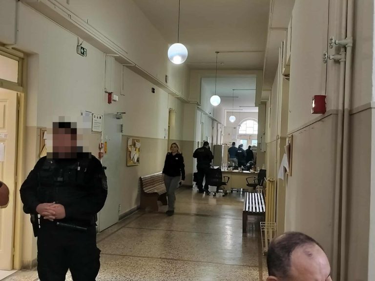 Βορίζια: Για ανθρωποκτονία από πρόθεση σε βάρος της 56χρονης κατηγορείται ο 43χρονος – To βίντεο των πυροβολισμών με το καλάσνικοφ