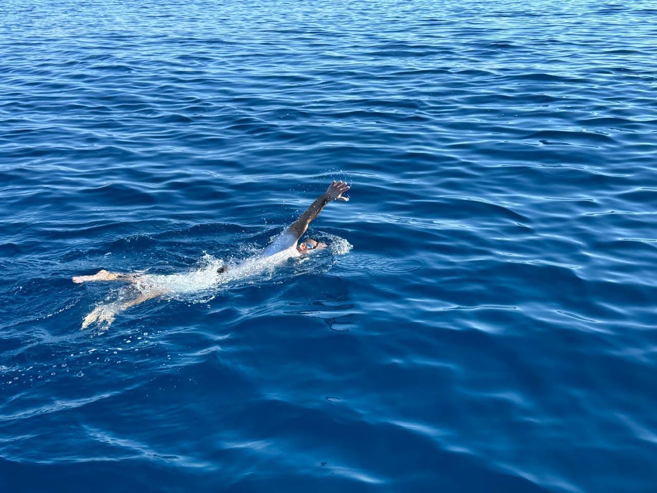 Από την Πάφο στην Αγία Νάπα κολυμπώντας 170 χιλιόμετρα- Ο παραολυμπιονίκης Χαράλαμπος Ταϊγανίδης σε αγώνα ψυχής και ανθρωπιάς