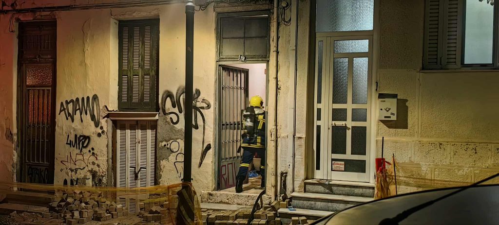 Φωτιά σε κατοικία της Πάτρας – Απεγκλωβίστηκε ηλικιωμένη γυναίκα
