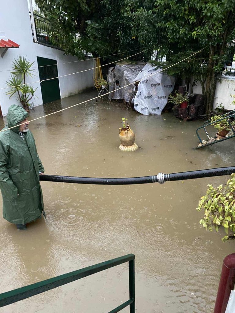 Μετρούν τις πληγές τους οι κάτοικοι στη Μεγαλόπολη – Αίτημα του δήμου να κηρυχθεί σε κατάσταση έκτακτης