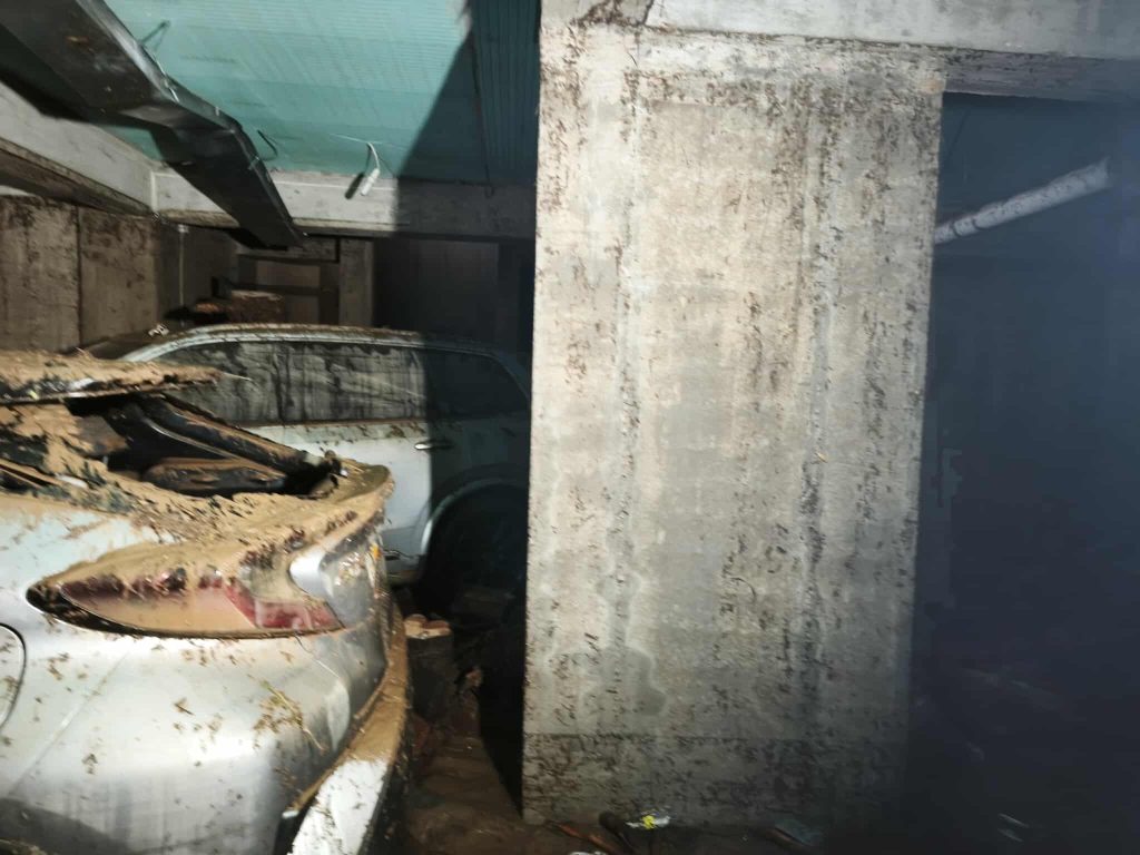 Σφοδρή κακοκαιρία σε Μεγαλόπολη, Καλαμάτα, Βόνιτσα: Δύο άτομα παρασύρθηκαν και οδηγοί ΙΧ εγκλωβίστηκαν, ανάμεσά τους μία έγκυος (Εικόνες)