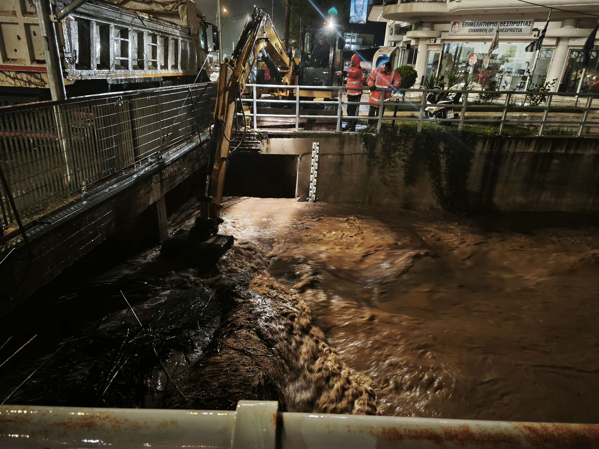 Ήπειρος: Δύο παράλληλες επιχειρήσεις διάσωσης σε Μελισσουργούς και Καβαλάρι Ζαγορίου λόγω ορμητικών ρεμάτων