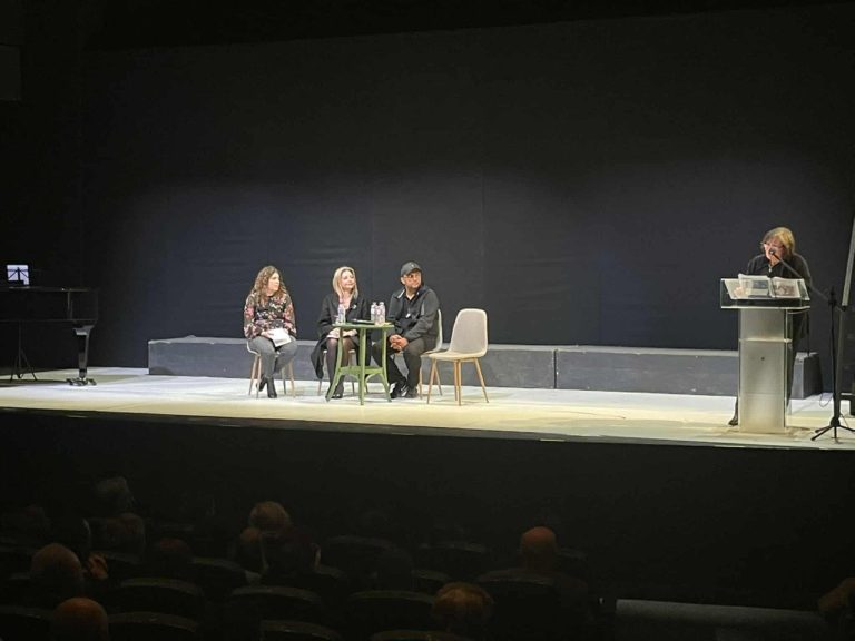 Κοζάνη: Συγκίνηση και αγανάκτηση στην εκδήλωση για τα Τέμπη- Ισχυρό μήνυμα μνήμης από συγγενείς των θυμάτων