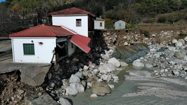 Με ισχυρούς ανέμους ξεκινά η κακοκαιρία στην Ήπειρο – Κλειστά τα σχολεία στην Κέρκυρα ενώ αποτιμώνται οι καταστροφές