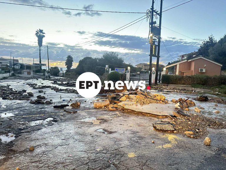 Κέρκυρα: Κατολισθήσεις στο δρόμο προς την παραλία Γλυφάδα – Με δυσκολία η κίνηση στο σημείο