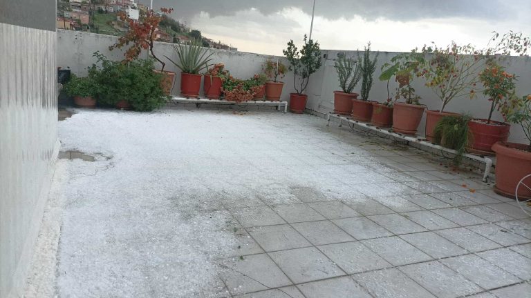 Στο «μάτι» της κακοκαιρίας «Adel» και η Μυτιλήνη -Ισχυρή χαλαζόπτωση στο κέντρο της πόλης