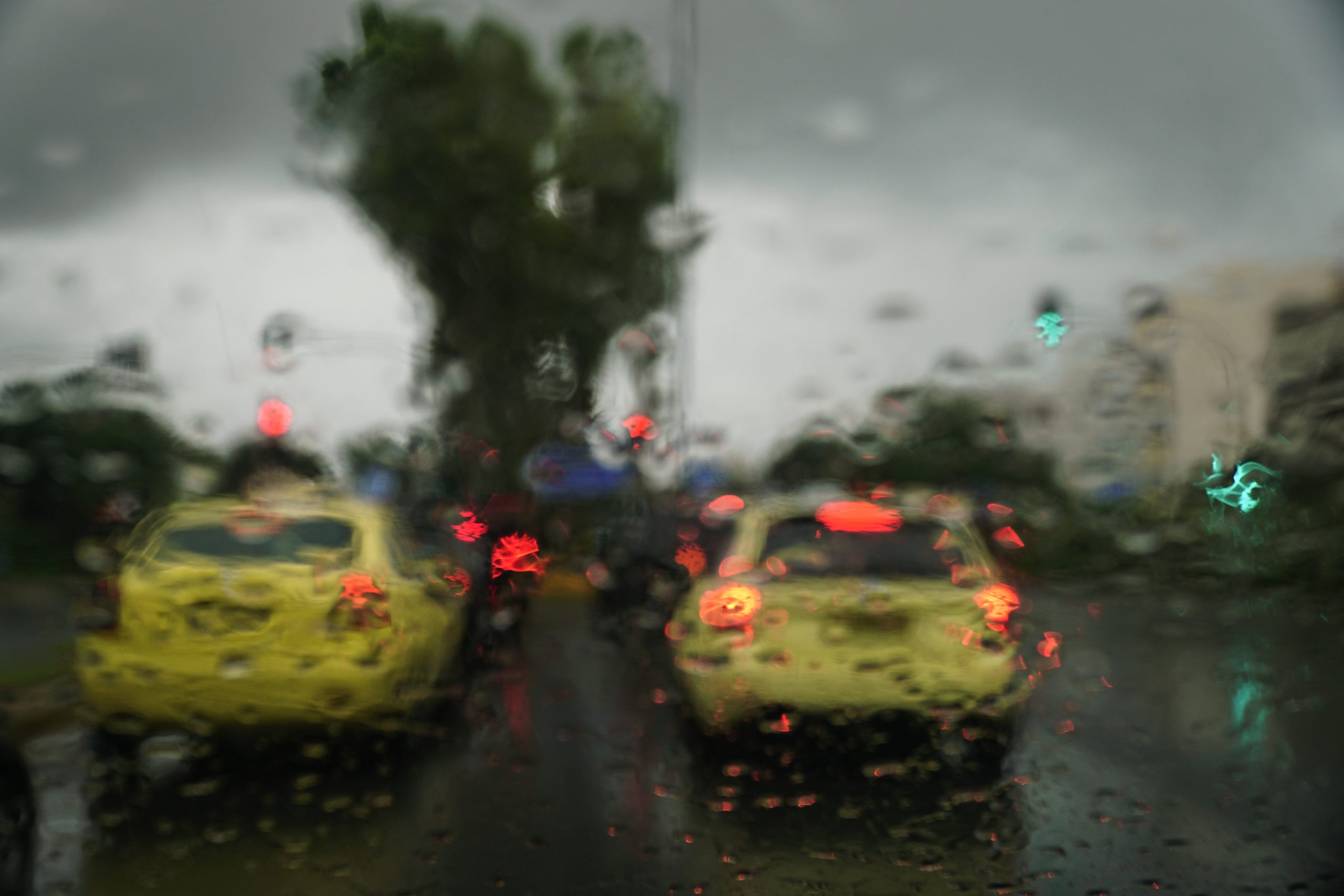 «Adel»: Χάος στους δρόμους της Αττικής από τις καταιγίδες, πού υπάρχουν προβλήματα – Η πρόγνωση για τις επόμενες ώρες