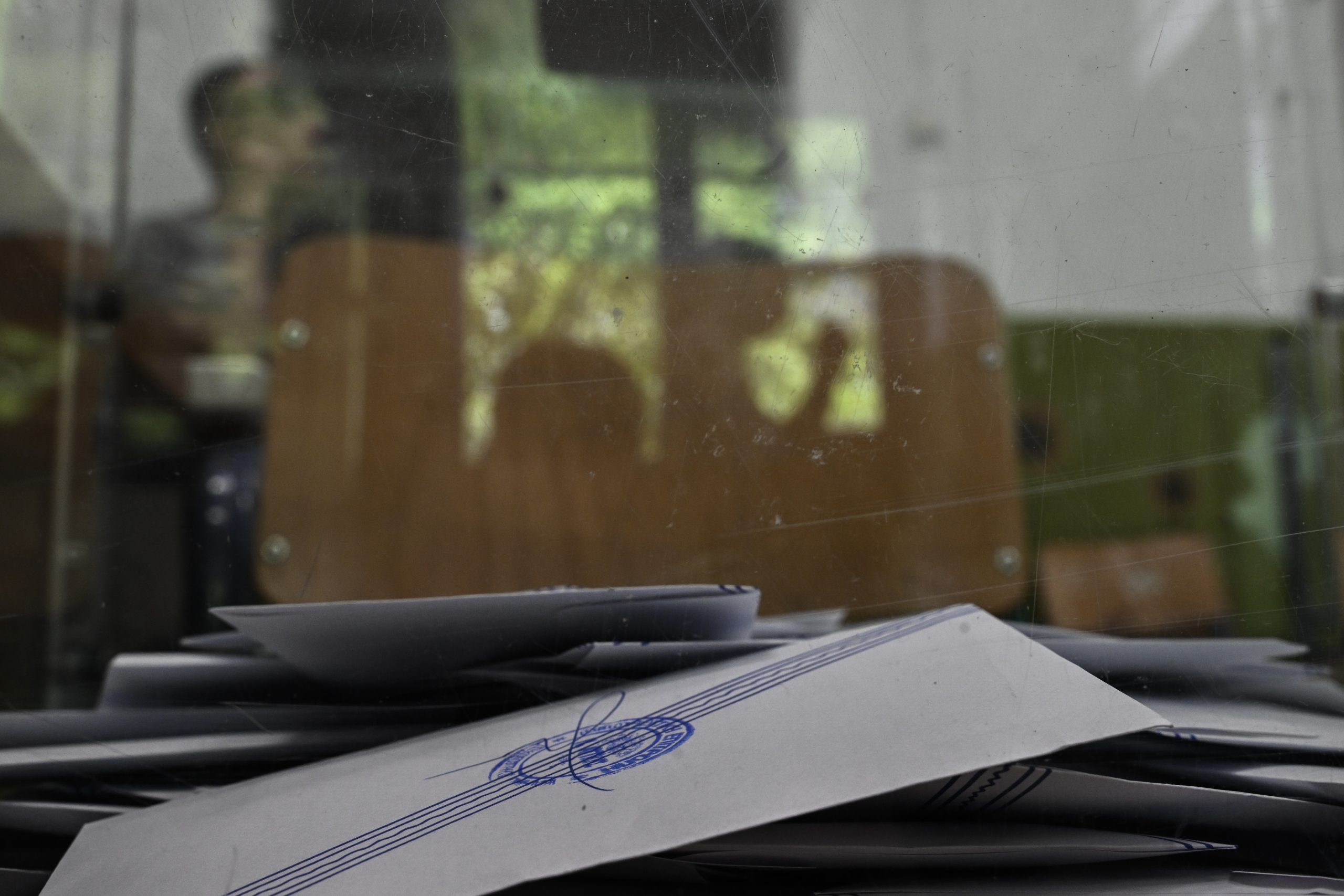 [362193] ΕΘΝΙΚΕΣ ΕΚΛΟΓΕΣ 2023 / ΣΤΙΓΜΙΟΤΥΠΑ ΑΠΟ ΤΗΝ ΨΗΦΟΦΟΡΙΑ ΣΕ ΕΚΛΟΓΙΚΑ ΤΜΗΜΑΤΑ ΤΗΣ ΑΤΤΙΚΗΣ(ΤΑΤΙΑΝΑ ΜΠΟΛΑΡΗ/EUROKINISSI)