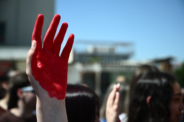 Τρία ονόματα που έγιναν κραυγή: Τοπαλούδη, Ψαράκου, Γρίβα – Αιματοβαμμένες υποθέσεις κακοποίησης γυναικών με τραγική κατάληξη