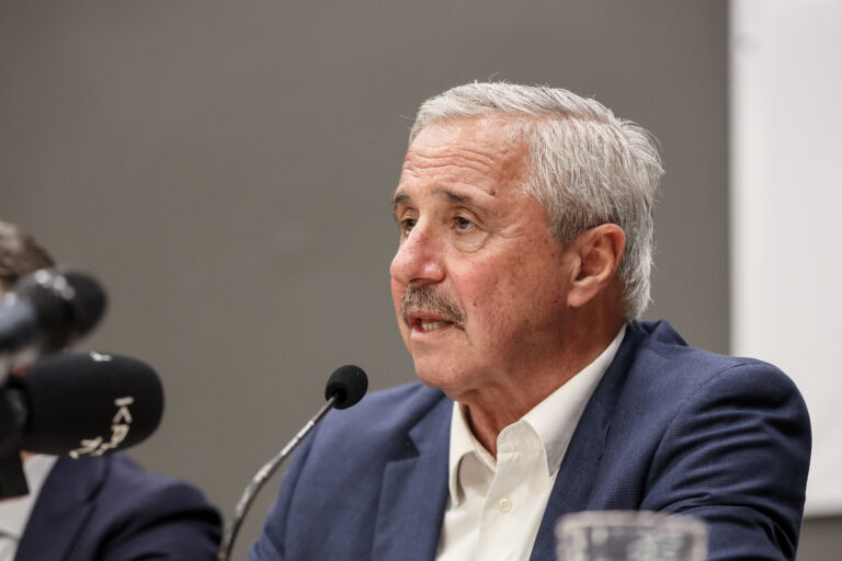 Γ. Μανιάτης για δανειολήπτες με ελβετικό φράγκο: Ανάγκη ενιαίας λύσης στα πρότυπα των ευρωπαϊκών κρατών – Διαμερισμός της ευθύνης μεταξύ καταναλωτών και τραπεζών