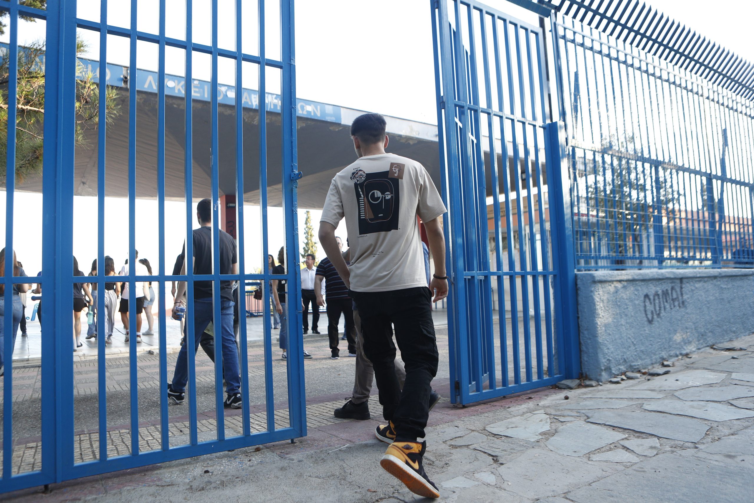 Επίθεση σε 15χρονο μαθητή από εξωσχολικούς μέσα σε σχολείο στον Άλιμο – Μεταφέρθηκε στο Παίδων