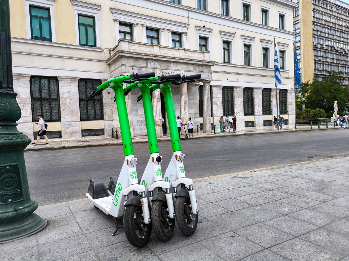 Αθήνα: Νέοι κανόνες για την κυκλοφορία και στάθμευση ηλεκτρικών πατινιών