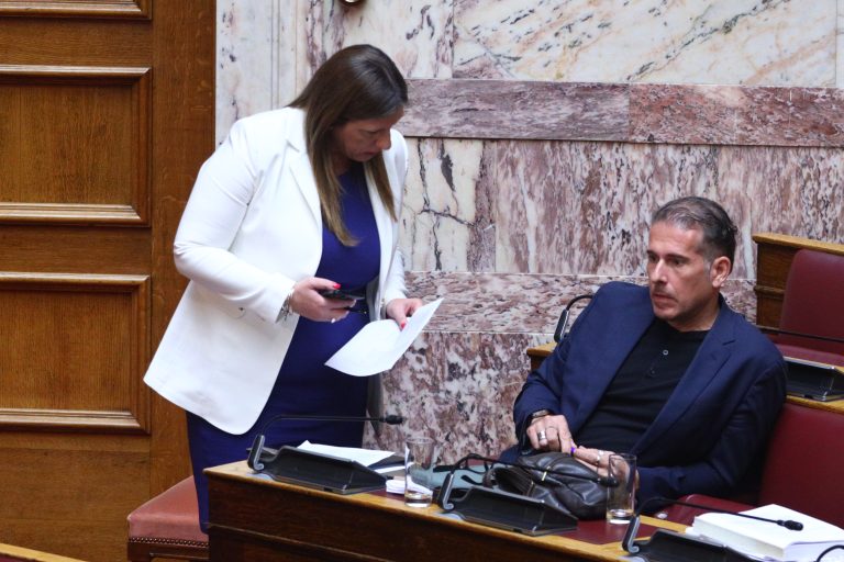 Κωνσταντοπούλου για παραίτηση Καραναστάση: Η Πλεύση χάνει τον πιο πολύτιμο πυλώνα της – Φεύγει από τη Βουλή νικητής