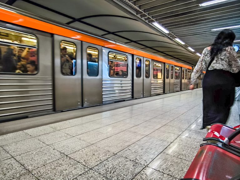 Μαραθώνιος Αθήνας: Πώς θα κινηθούν τα ΜΜΜ – Τι ισχύει για μετρό, τραμ, λεωφορεία και τρόλεϊ