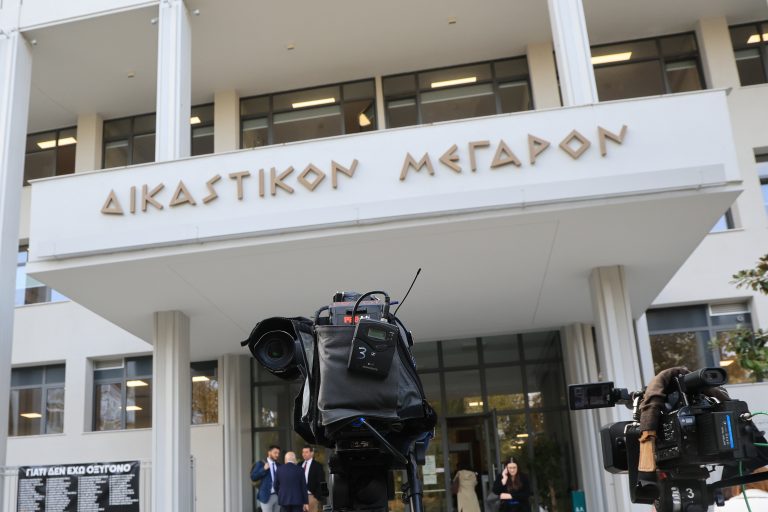 Τέμπη: Ξεκίνησε η δίκη των δύο ελεγκτών της Αρχής Διαφάνειας- Κατηγορούνται για παράβαση καθήκοντος για μη καταλογισμό ευθυνών στην ΕΡΓΟΣΕ, κατήγοροι περισσότεροι από 30 συγγενείς θυμάτων