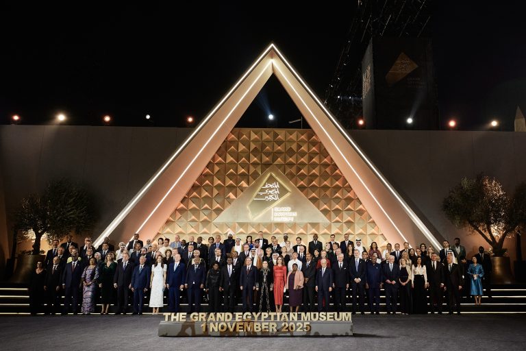 Φαντασμαγορικά εγκαίνια του Μεγάλου Αιγυπτιακού Μουσείου στο Κάιρο – Και ο Κ. Μητσοτάκης ανάμεσα στους «υψηλούς» καλεσμένους