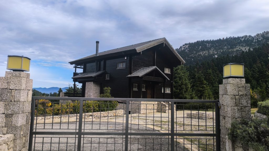 Με ένα καλάσνικοφ και ένα εννιάρι πιστόλι εκτέλεσαν τον 40χρονο στην Αράχωβα – Νέα στοιχεία για τη μαφιόζικη δολοφονία