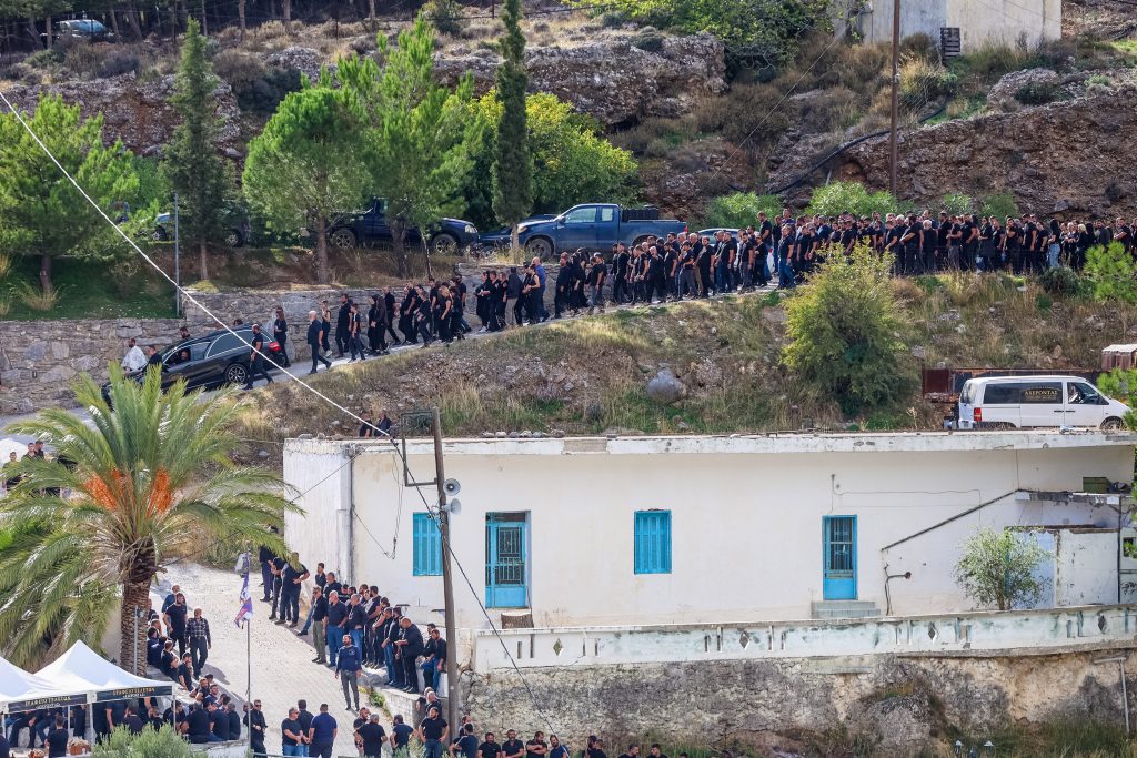 Υπό δρακόντεια μέτρα ασφαλείας η κηδεία του 39χρονου στα Βορίζια – Συνεχίζονται οι έρευνες για τον εντοπισμό των εμπλεκομένων