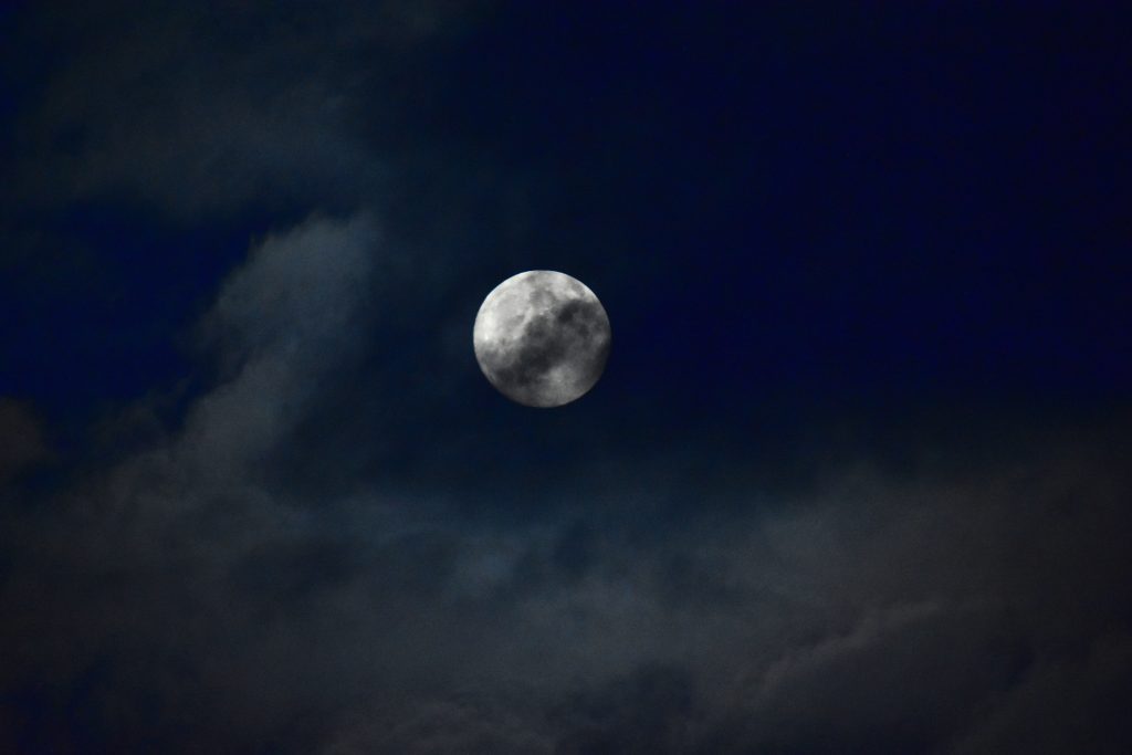 Πανσέληνος Νοεμβρίου 2025: Η πιο φωτεινή υπερπανσέληνος των τελευταίων έξι χρόνων στον ουρανό