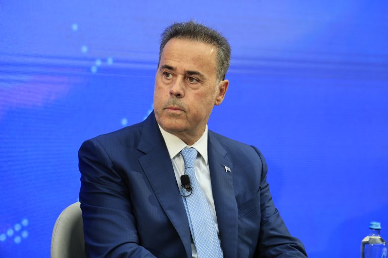 Παπασταύρου στη Σύνοδο για την Ενέργεια: Ιστορική ευκαιρία για την Ελλάδα – Έρχονται ανακοινώσεις από Exxon Mobil, Helleniq Energy και Energean