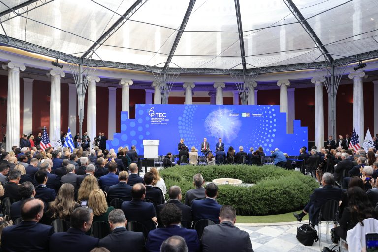 Live η Σύνοδος της Διατλαντικής Ενεργειακής Συνεργασίας με συμμετοχή 4 Αμερικανών, 25 Ευρωπαίων υπουργών και 17 πολυεθνικών επιχειρήσεων