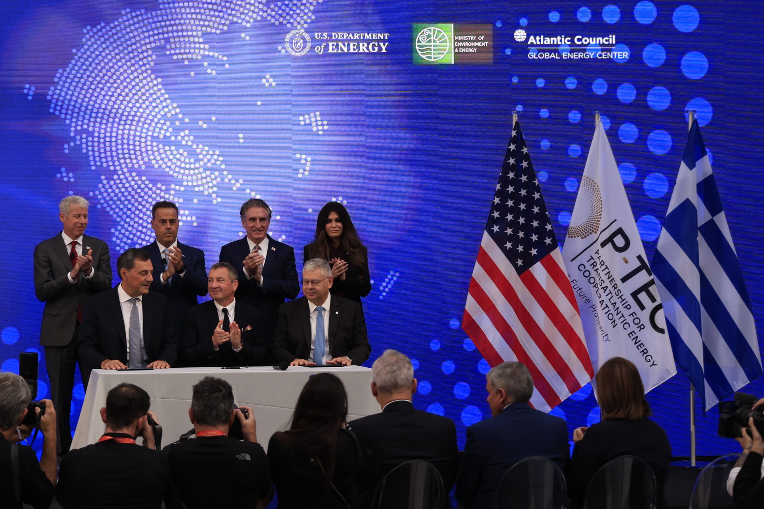 Σύνοδος Διατλαντικής Ενεργειακής Συνεργασίας: Yπογραφές για νέες εξορύξεις στο Βορειοδυτικο Ιόνιο