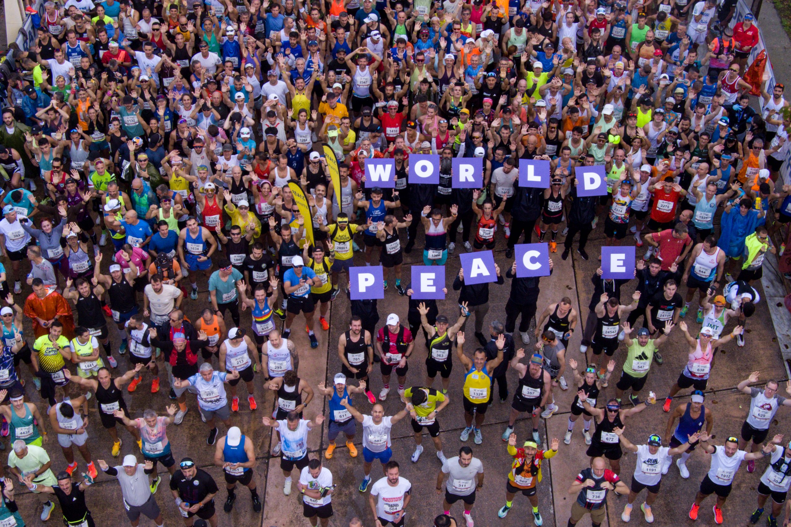 42ος Αυθεντικός Μαραθώνιος: Οι στιγμές που «αιχμαλώτισε» ο τηλεοπτικός φακός – Τι είπε ο Π. Καραΐσκος για την διάκρισή του στο κεντρικό δελτιο του ΕΡΤnews