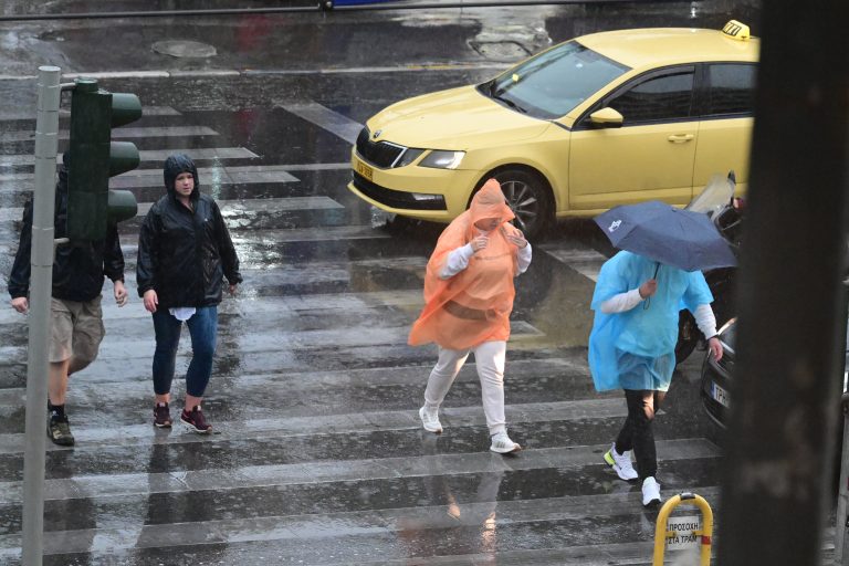 Ισχυρή καταιγίδα τώρα στην Αττική – Live η εξέλιξη της κακοκαιρίας