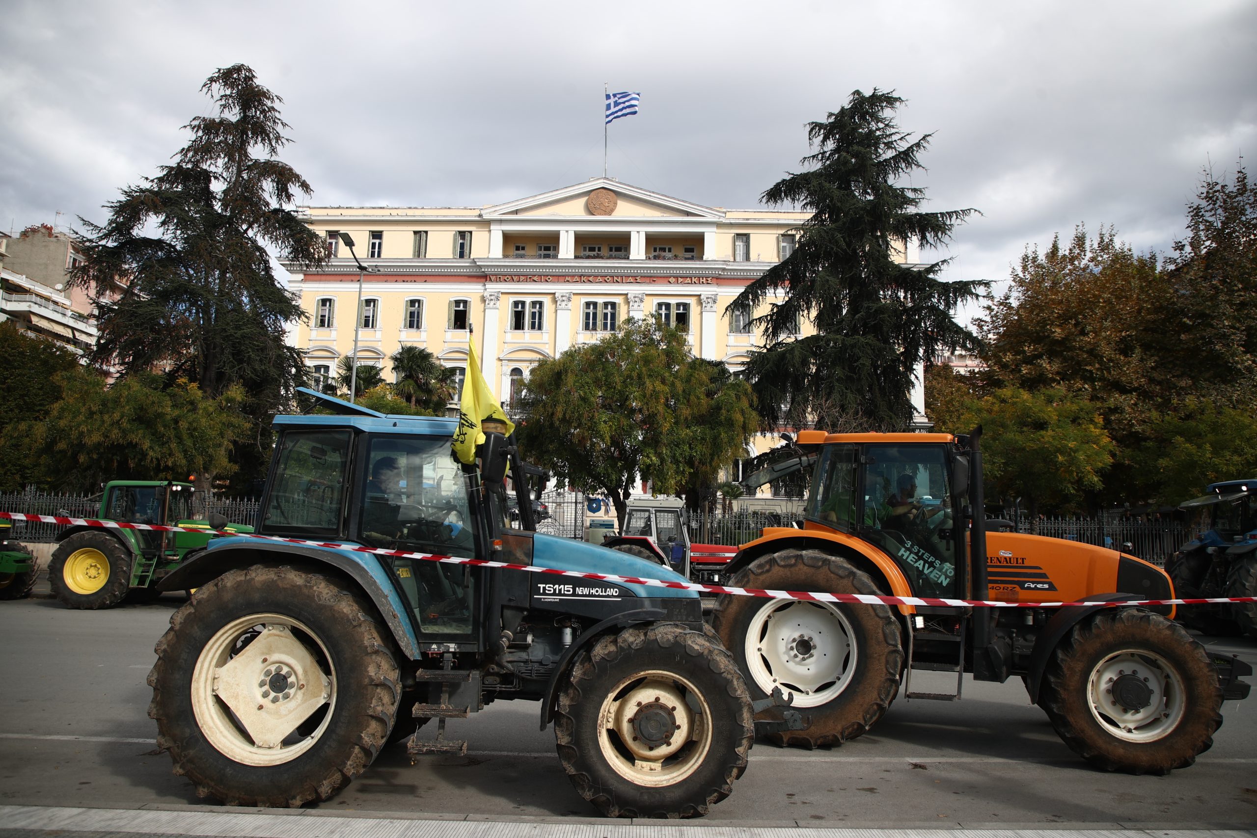 Θεσσαλονίκη: Κινητοποίηση αγροτών στο ΥΜΑΘ και αποκλεισμός κόμβου στη Γαλάτιστα Χαλκιδικής