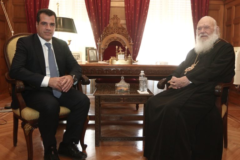 Συνάντηση Ιερώνυμου – Πλεύρη: Στο επίκεντρο η κοινωνική φροντίδα και η στήριξη ευάλωτων ομάδων