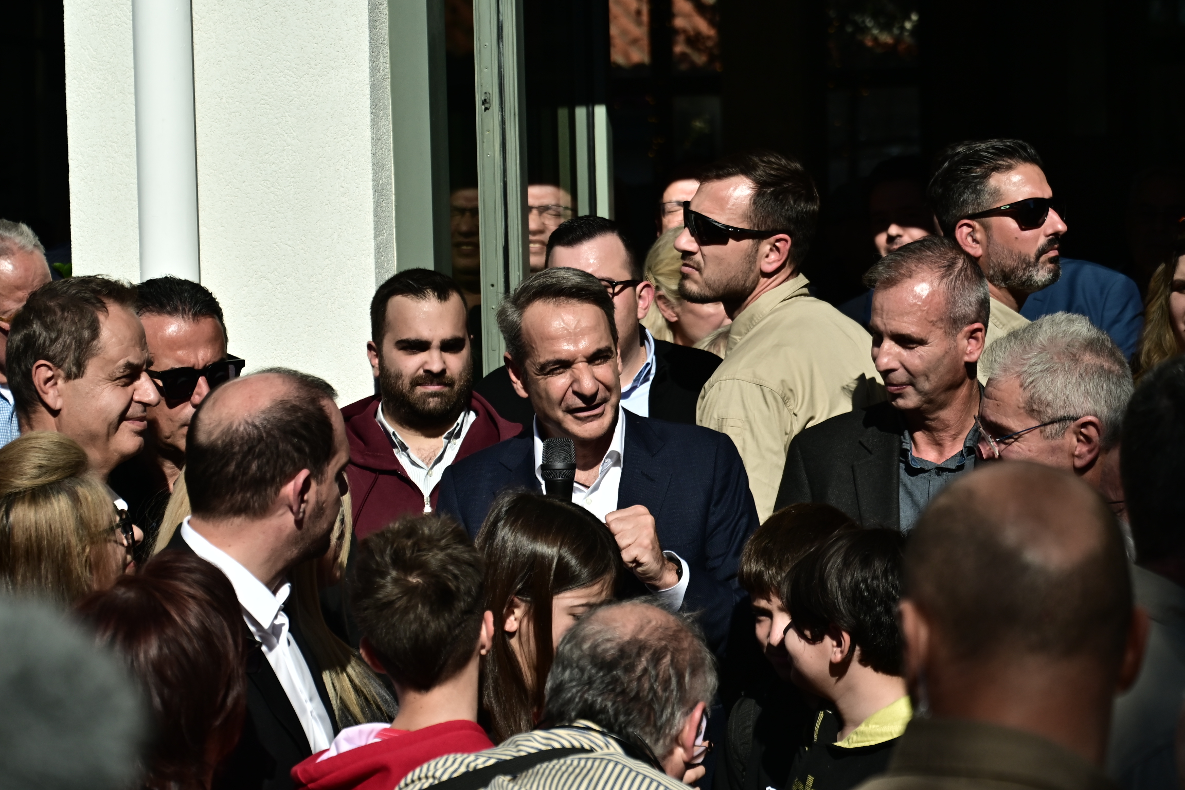 [382000] ΕΠΙΣΚΕΨΗ ΤΟΥ ΠΡΩΘΥΠΟΥΡΓΟΥ ΚΥΡΙΑΚΟΥ ΜΗΤΣΟΤΑΚΗ ΣΤΗΝ ΕΛΕΥΣΙΝΑ  (ΚΩΣΤΑΣ ΤΖΟΥΜΑΣ/EUROKINISSI)