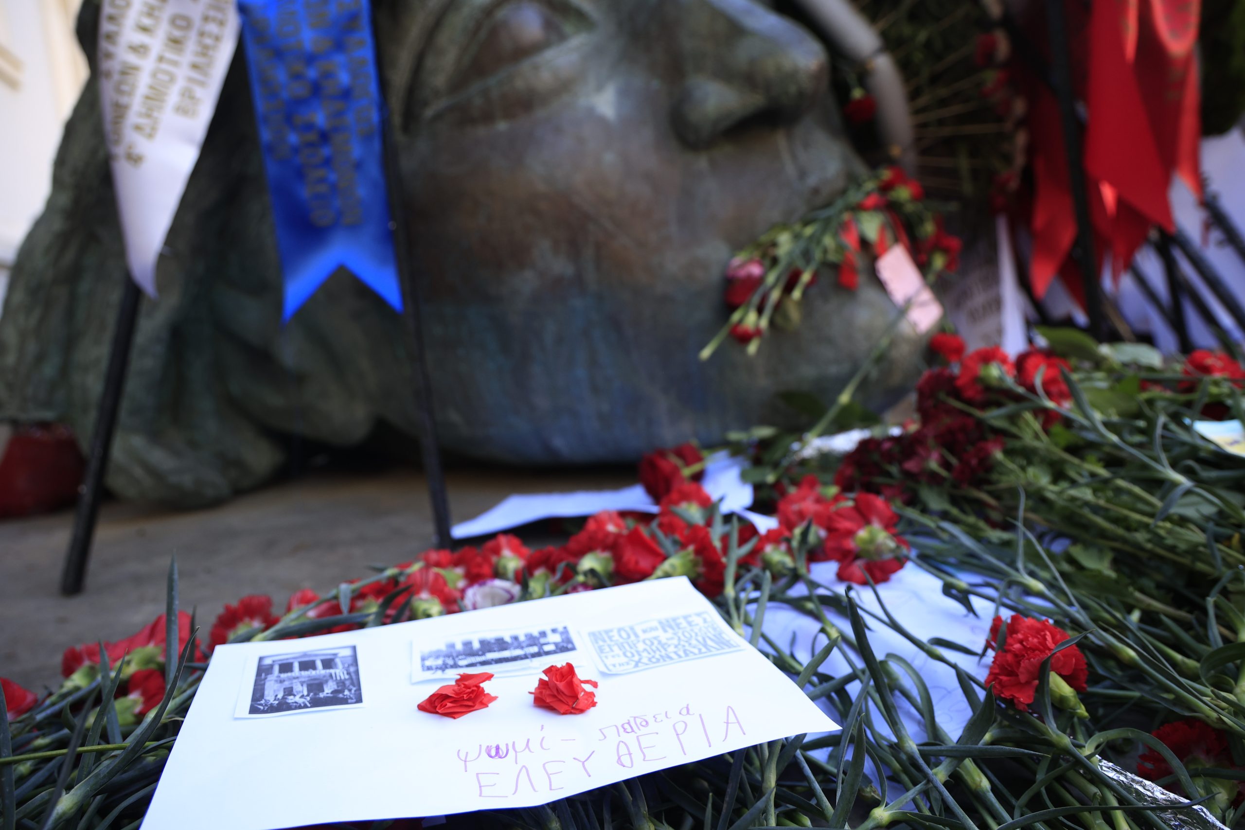 52η επέτειος του Πολυτεχνείου: Κορύφωση των εκδηλώσεων μνήμης και τιμής – «Φρούριο» σήμερα η Αθήνα, πώς θα κινηθούν τα ΜΜΜ