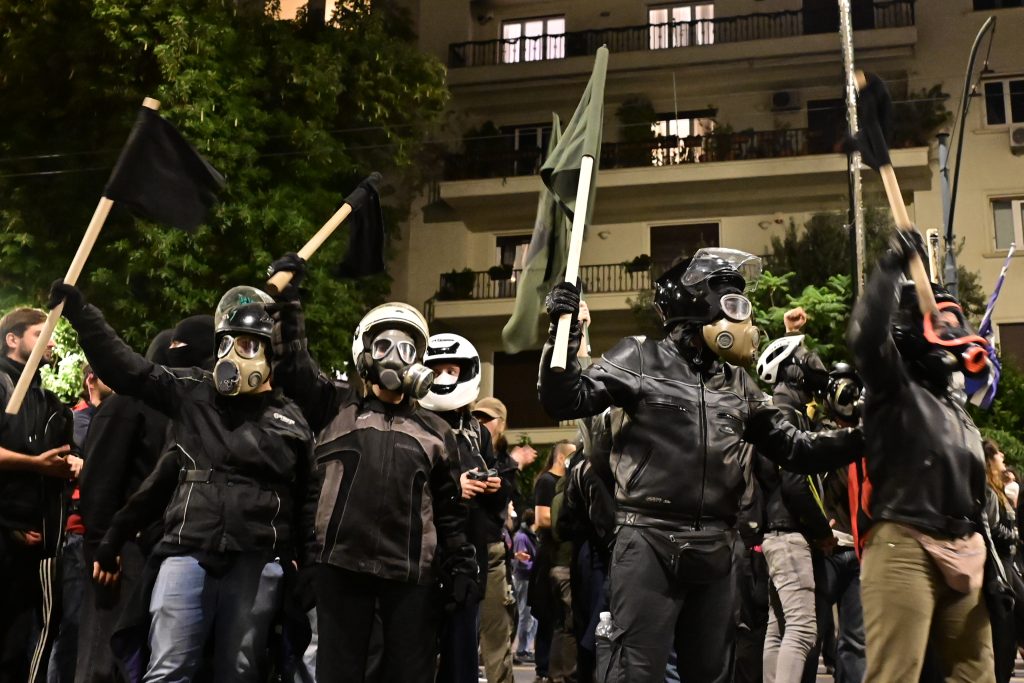 Πλήθος κόσμου στην πορεία για το Πολυτεχνείο – 11 συλλήψεις και 32 προσαγωγές