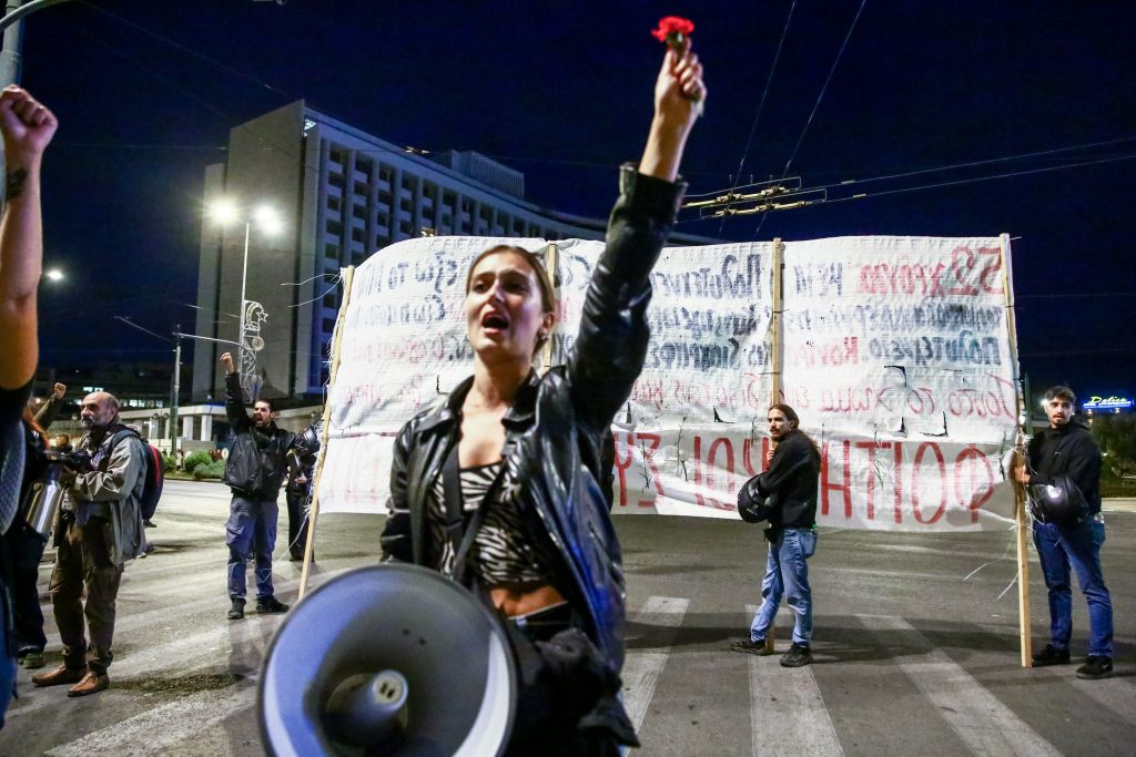 Πλήθος κόσμου στην πορεία για το Πολυτεχνείο – 11 συλλήψεις και 32 προσαγωγές