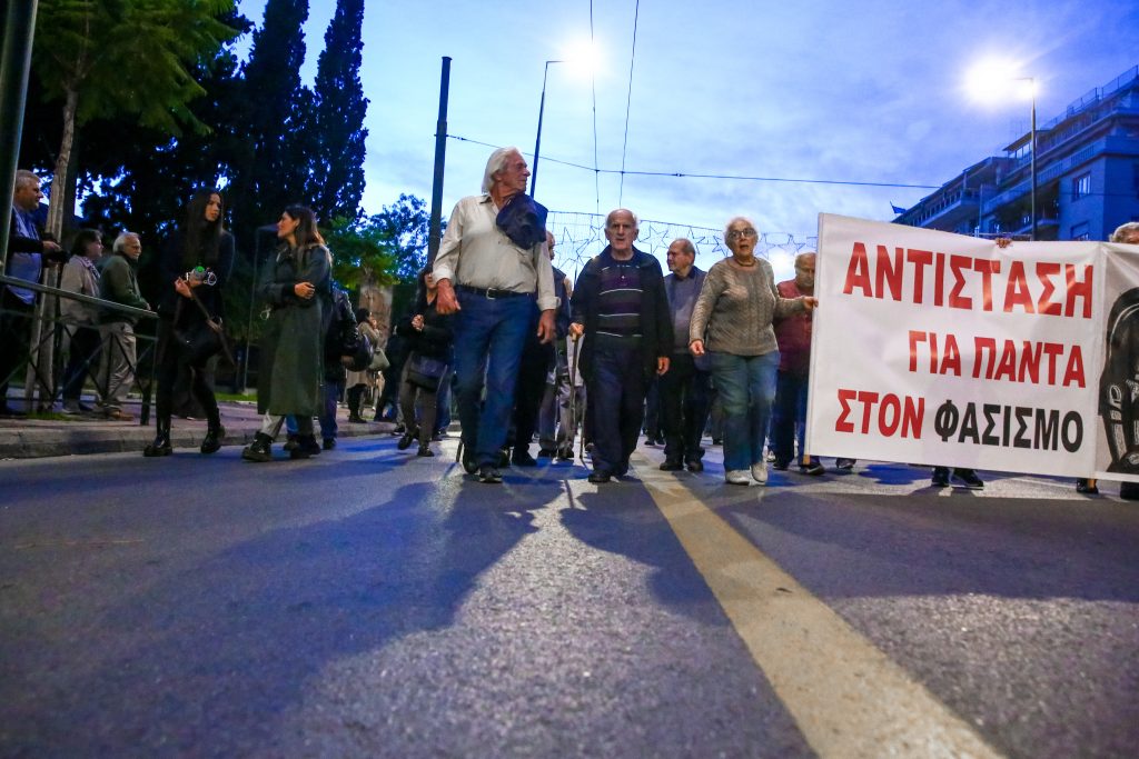 Σε εξέλιξη η μεγάλη πορεία για το Πολυτεχνείο – 11 συλλήψεις και 43 προσαγωγές