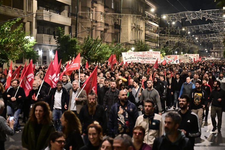 Πλήθος κόσμου στην πορεία για το Πολυτεχνείο – 11 συλλήψεις και 32 προσαγωγές
