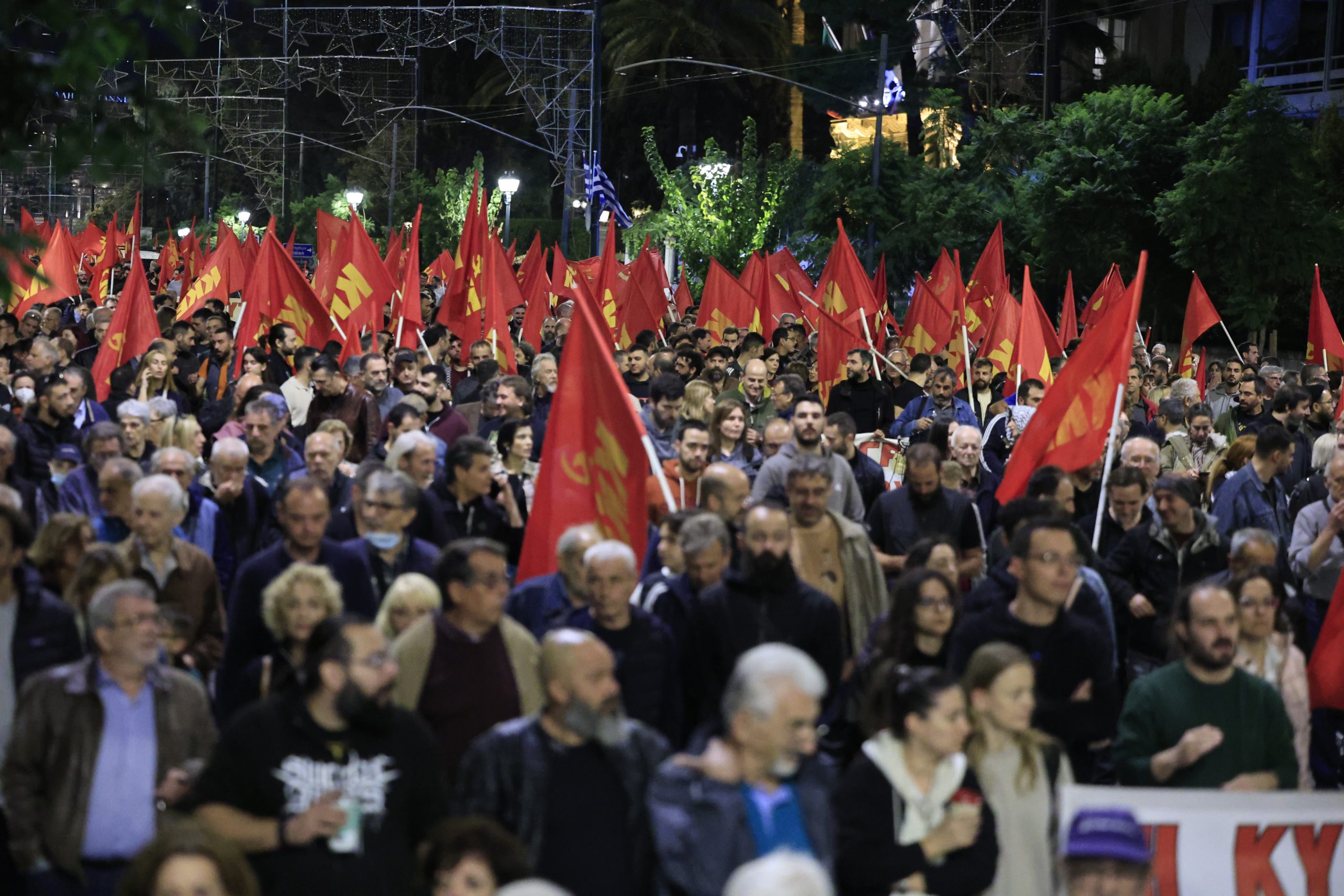 Πλήθος κόσμου στην πορεία για το Πολυτεχνείο – 11 συλλήψεις και 32 προσαγωγές
