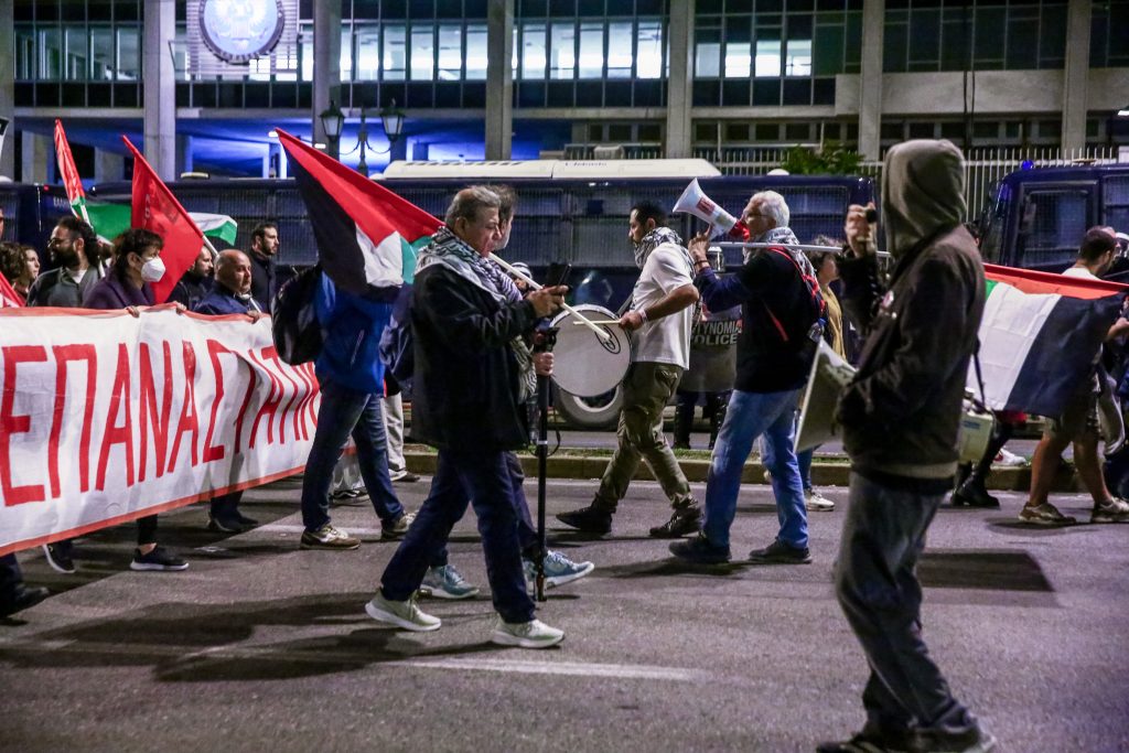 Πλήθος κόσμου στην πορεία για το Πολυτεχνείο – 13 συλλήψεις και 47 προσαγωγές