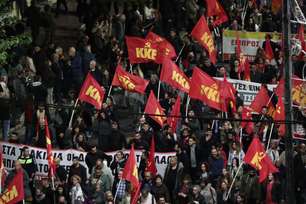 Πλήθος κόσμου στην πορεία για το Πολυτεχνείο – 13 συλλήψεις και 47 προσαγωγές