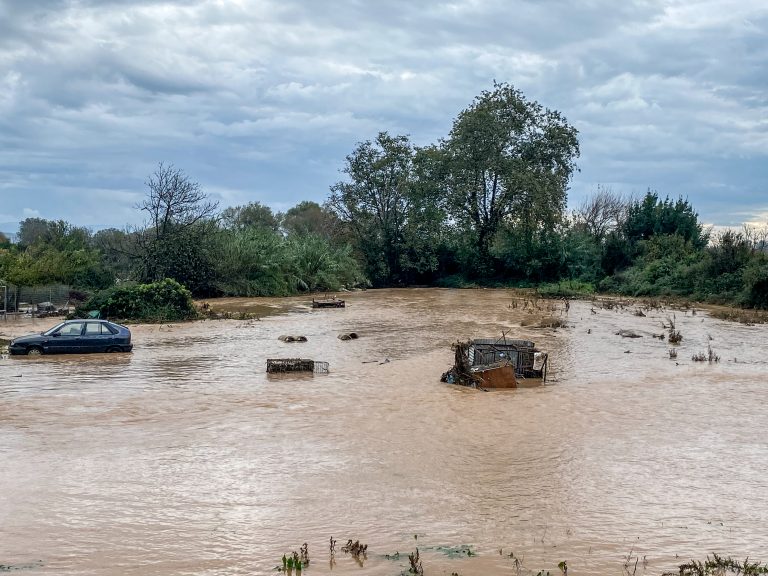 Kόκκινος συναγερμός στη Θεσσαλία  για την κακοκαιρία
