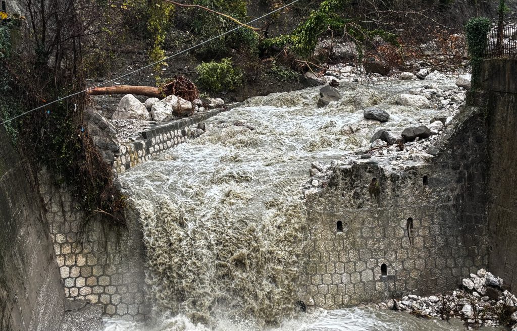 Κακοκαιρία Adel: Το ΕΡΤnews στις πληγείσες περιοχές – Κατολισθήσεις και μεγάλες καταστροφές, τι περιγράφει κάτοικος των Τζουμέρκων