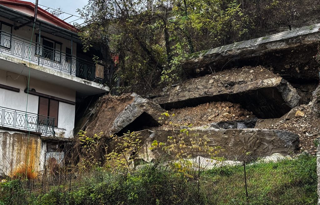 Κακοκαιρία Adel: Το ΕΡΤnews στις πληγείσες περιοχές – Κατολισθήσεις και μεγάλες καταστροφές, τι περιγράφει κάτοικος των Τζουμέρκων