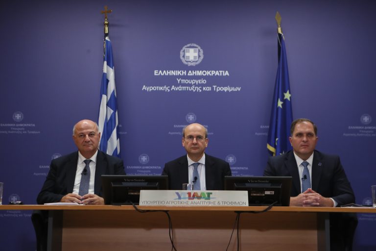 Live συνέντευξη Τύπου Χατζηδάκη-Τσιάρα-Πιτσιλή για τις αγροτικές επιδοτήσεις και τις πληρωμές
