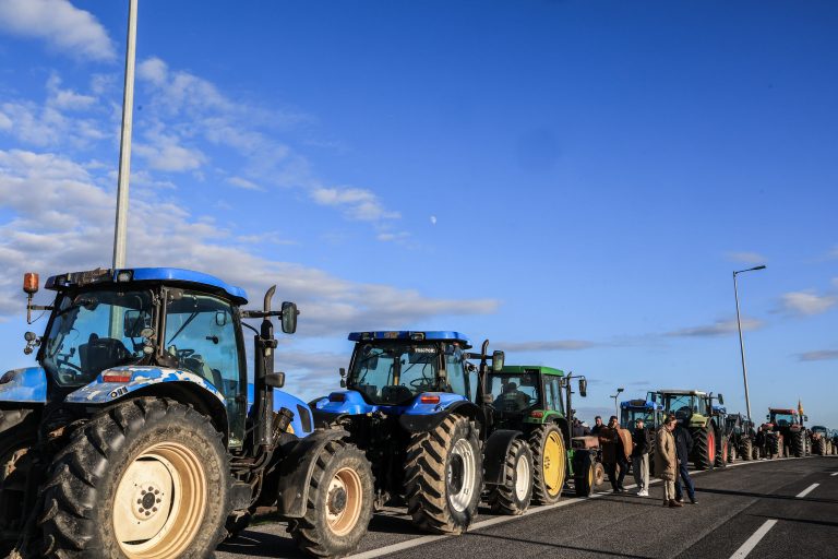 Στον κόμβο του Κιάτου την Τετάρτη οι παραγωγοί της Κορινθίας