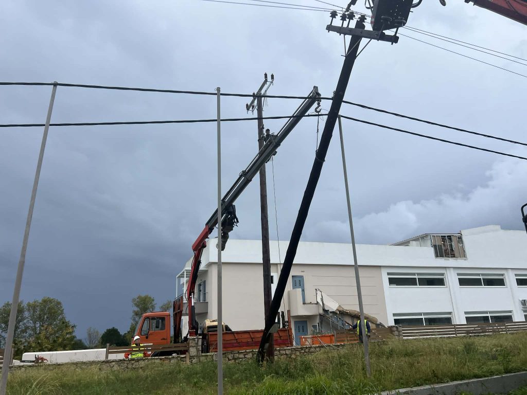 Εικόνες «βιβλικής» καταστροφής από ανεμοστρόβιλο που έπληξε τη Φοινικούντα