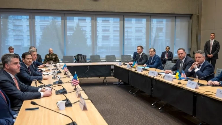 «Mυστικές» συνομιλίες  ΗΠΑ, Ουκρανίας, Ρωσίας στο Αμπού Ντάμπι – Ειρήνη με αξιοπρέπεια ζητά ο Ζελένσκι