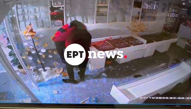 Θρασύτατη διάρρηξη σε κοσμηματοπωλείο στο ιστορικό κέντρο της Καλαμάτας (βίντεο)