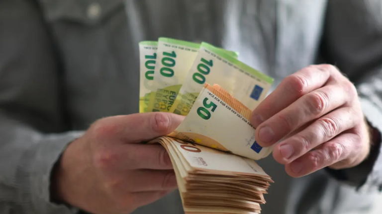 Θεσσαλονίκη: Γυναίκα δήθεν αστυνομικός έπεισε 57χρονη να της δώσει 100.000 ευρώ