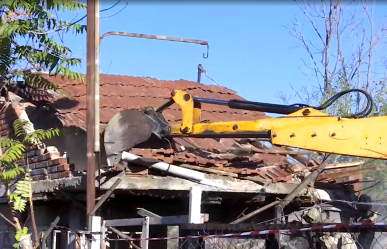 Θεσσαλονίκη: Άρχισε η κατεδάφιση του εγκαταλελειμμένου εργοστασίου ΑΓΝΟ (βίντεο)